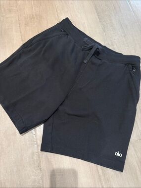 ALO Yoga Men's Black Chill Short size L